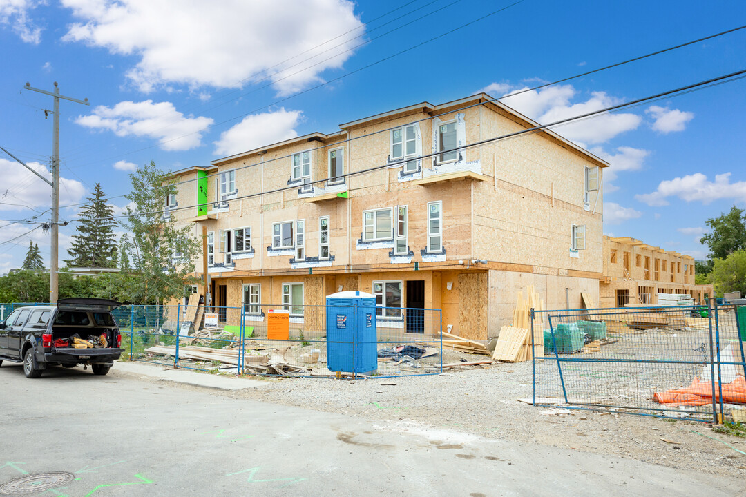 Bow 34 Townhomes in Calgary, AB - Building Photo