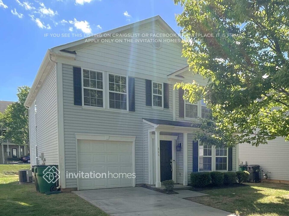 866 Plaza Walk Dr in Charlotte, NC - Building Photo