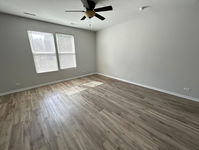 106 Devoe Dr in Oswego, IL - Building Photo - Building Photo