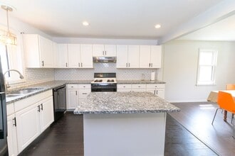 800 Simonds Rd in Williamstown, MA - Building Photo - Building Photo