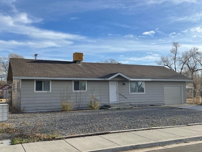 property at 518 S 8th St