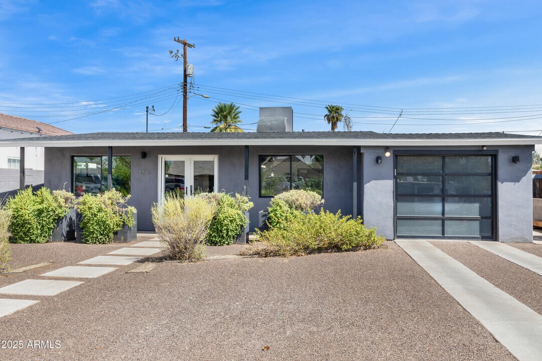 1218 E Clarendon Ave in Phoenix, AZ - Building Photo