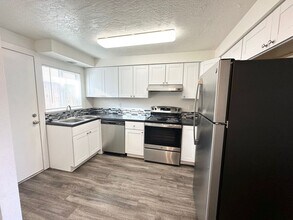 211 N Indiana Ave in Caldwell, ID - Building Photo - Building Photo