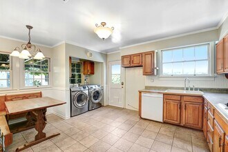 1725 N Craig Ave in Altadena, CA - Building Photo - Building Photo