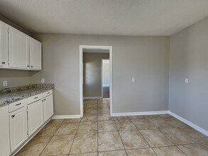 6002 Raza Rd, Unit Private in Pearland, TX - Foto de edificio - Building Photo