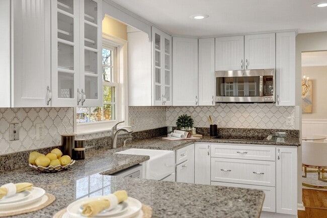 2015 Freedom Ln in Falls Church, VA - Building Photo - Building Photo