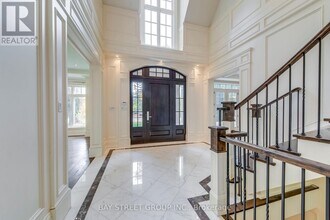 1031 Lakeshore Rd W in Oakville, ON - Building Photo - Building Photo