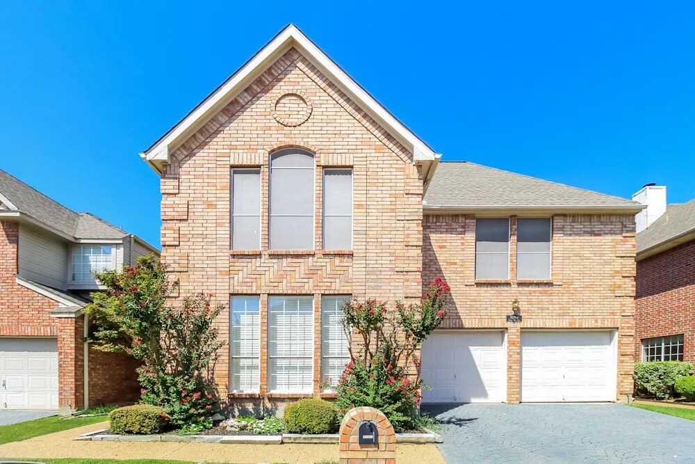 18748 Vista Del Sol in Dallas, TX - Building Photo