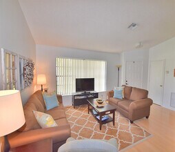 174 Parkwood Dr in Royal Palm Beach, FL - Building Photo - Building Photo