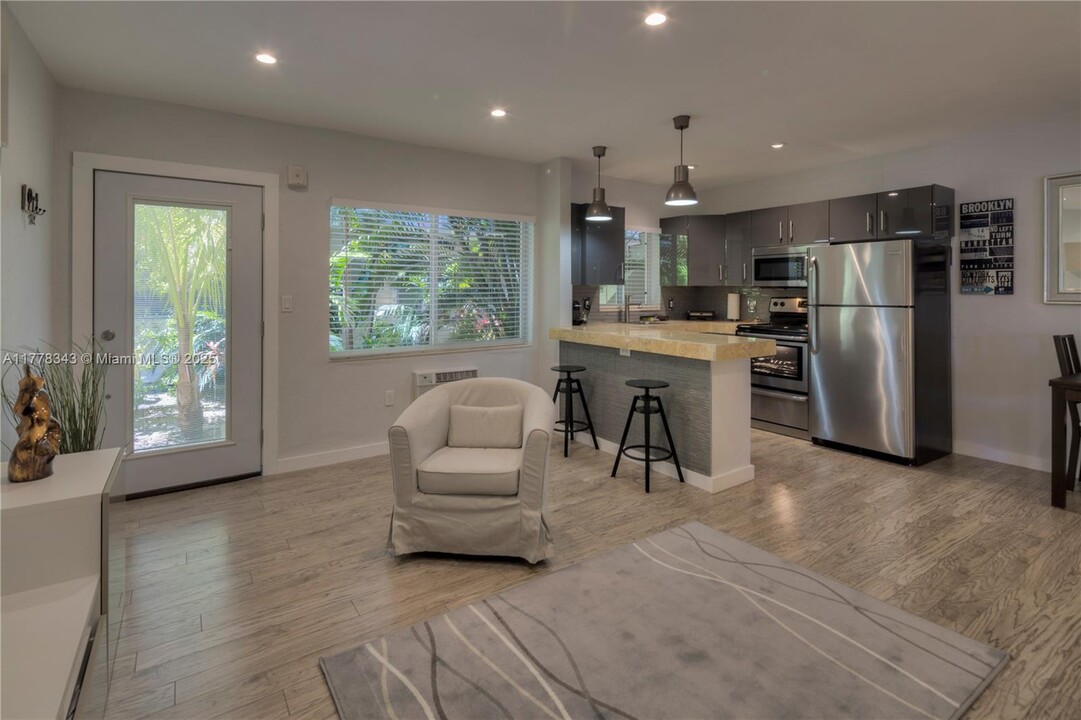 659 Meridian Ave in Miami Beach, FL - Building Photo