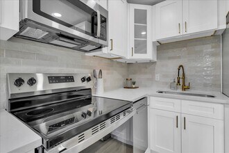 766 71st Ave N in St. Petersburg, FL - Building Photo - Building Photo