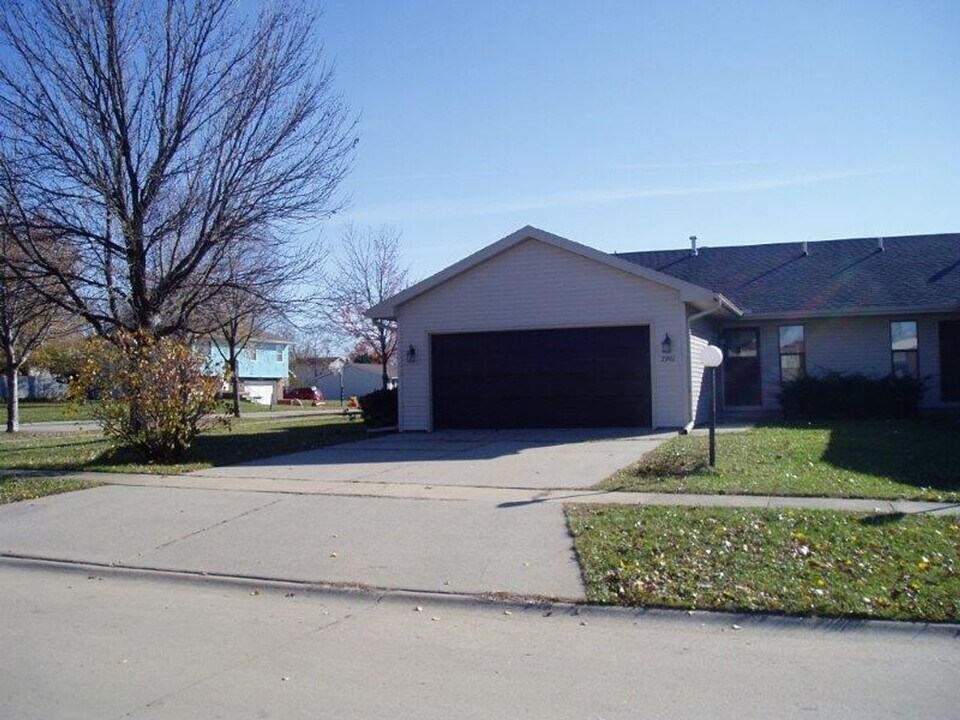 2901 Heritage Dr in Champaign, IL - Building Photo