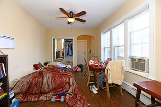 3811 N Western Ave-Unit -2R in Chicago, IL - Building Photo - Building Photo