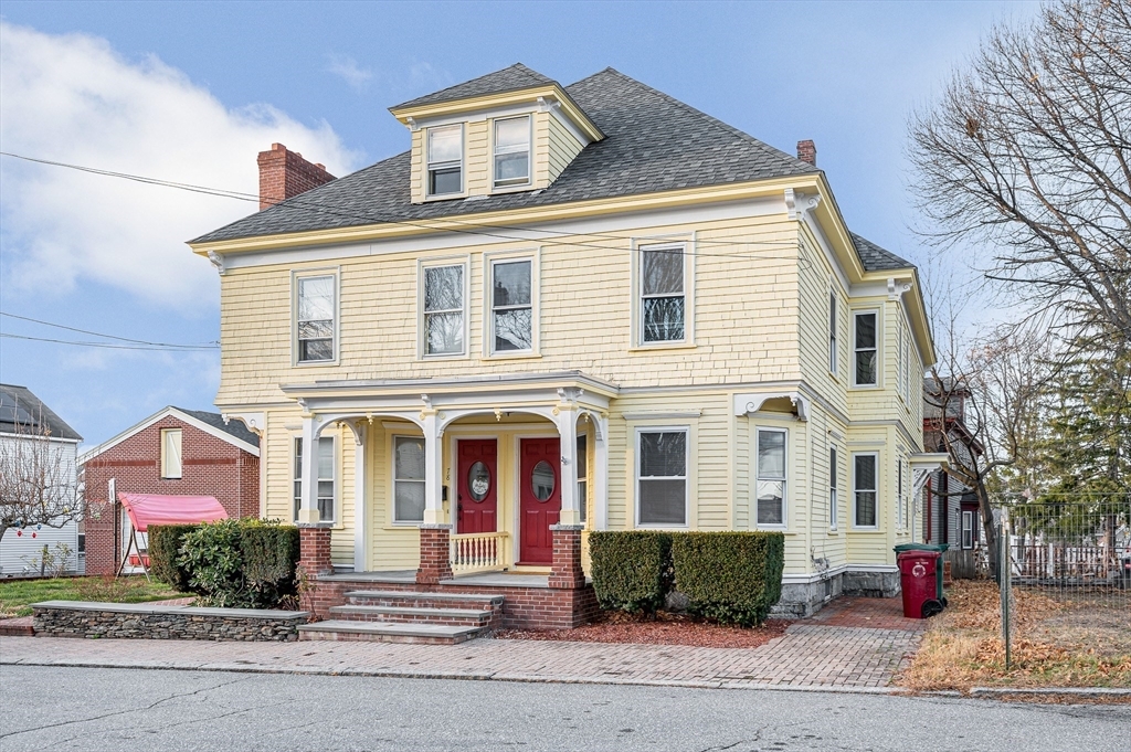 80 Whitney Ave in Lowell, MA - Building Photo