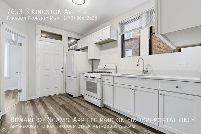 7653 S Kingston Ave-Unit -2 in Chicago, IL - Building Photo - Building Photo