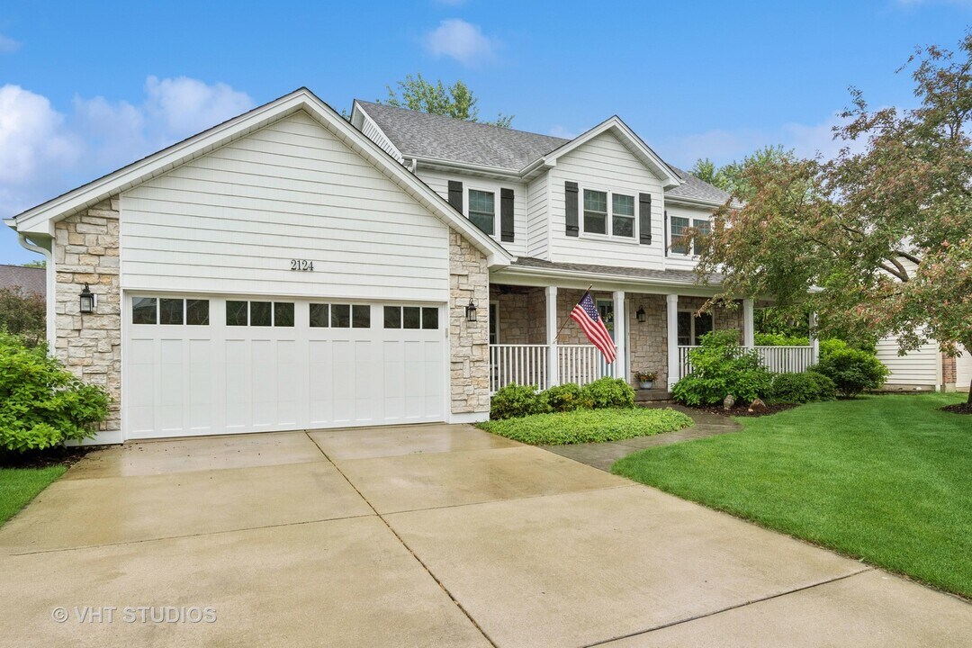 2124 Wicklow Rd in Naperville, IL - Foto de edificio