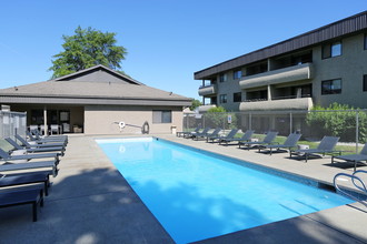 Sullivan Court Apartments in Spokane Valley, WA - Foto de edificio - Building Photo