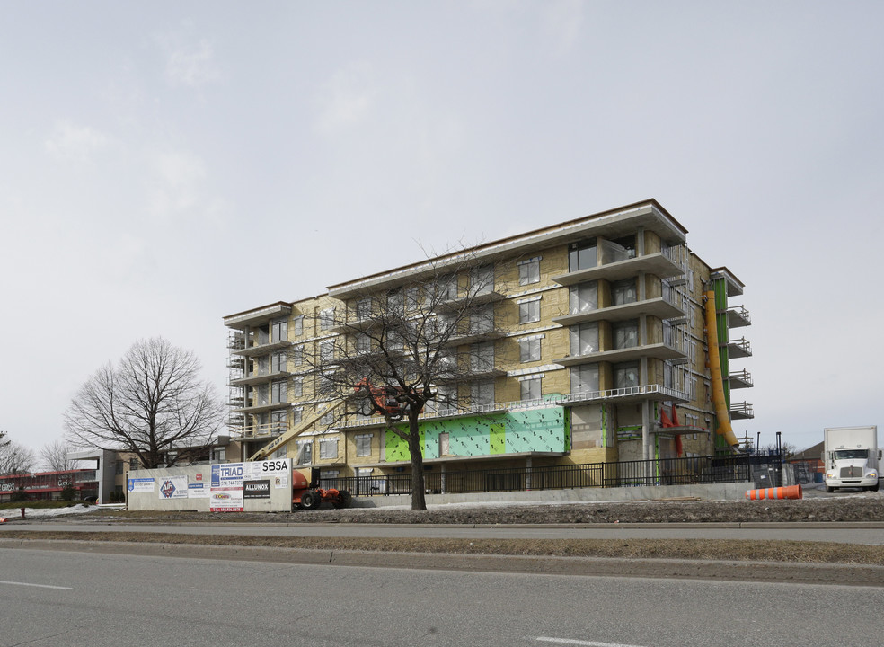 Ventura Condos in Pointe-claire, QC - Building Photo