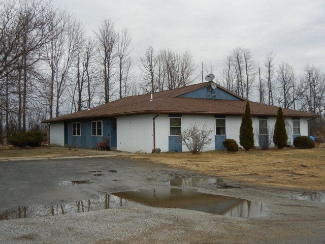 Menard Apartments in Rouses Point, NY - Foto de edificio