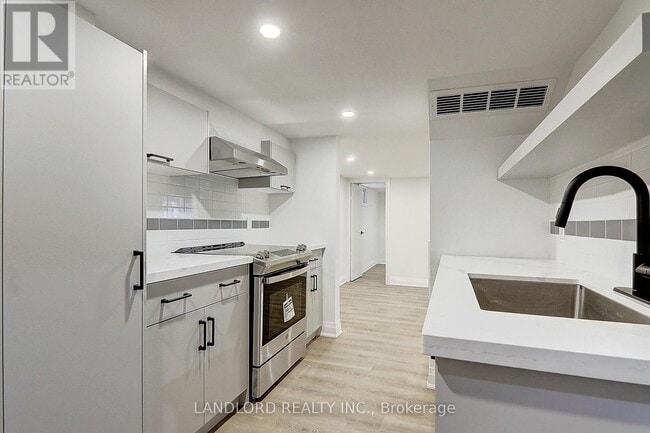 130 Lambton Ave in Toronto, ON - Building Photo - Building Photo