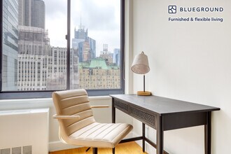 235 W 48th St in New York, NY - Foto de edificio - Building Photo