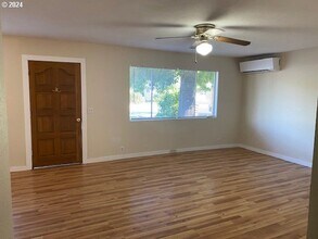 613 Irving Dr in Myrtle Creek, OR - Building Photo - Building Photo