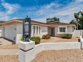 318 W Sandra Ter in Phoenix, AZ - Building Photo