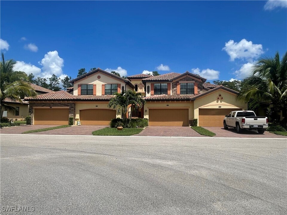 28001 Cookstown Ct in Bonita Springs, FL - Building Photo