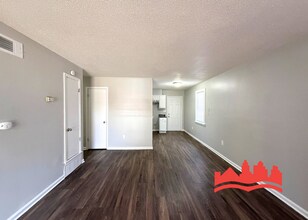 3627 Royal Wood Dr in Memphis, TN - Foto de edificio - Building Photo