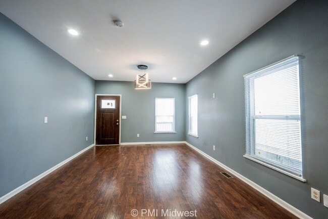 3159 E Washington St in Indianapolis, IN - Building Photo - Building Photo