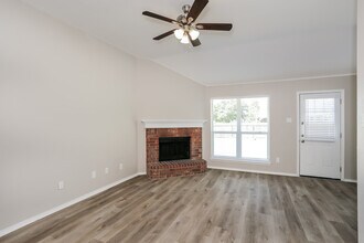 1213 Crooked Creek Ct in Midlothian, TX - Building Photo - Building Photo