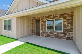 548 Highview Ct in Godley, TX - Building Photo - Building Photo