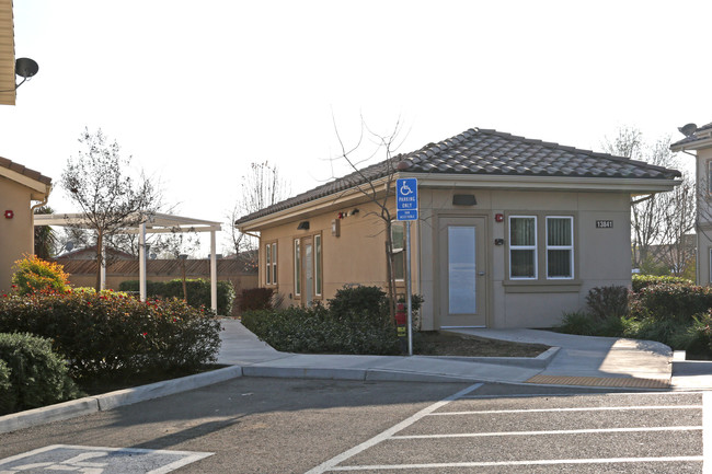 Valley Garden in Armona, CA - Foto de edificio - Building Photo