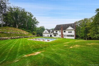487 Bedford Center Rd in Bedford, NY - Building Photo - Building Photo
