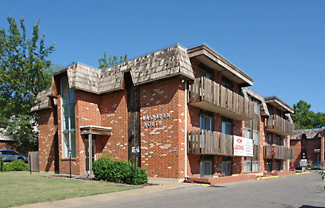 Washburn North Apartments in Topeka, KS - Foto de edificio - Building Photo