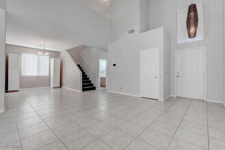 9001 Rusty Rifle Ave in Las Vegas, NV - Foto de edificio - Building Photo