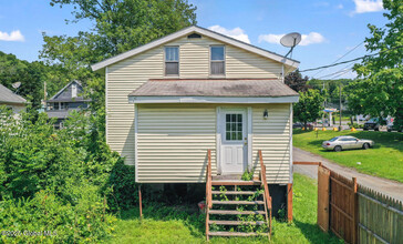 60 Main Ave in Wynantskill, NY - Foto de edificio - Building Photo