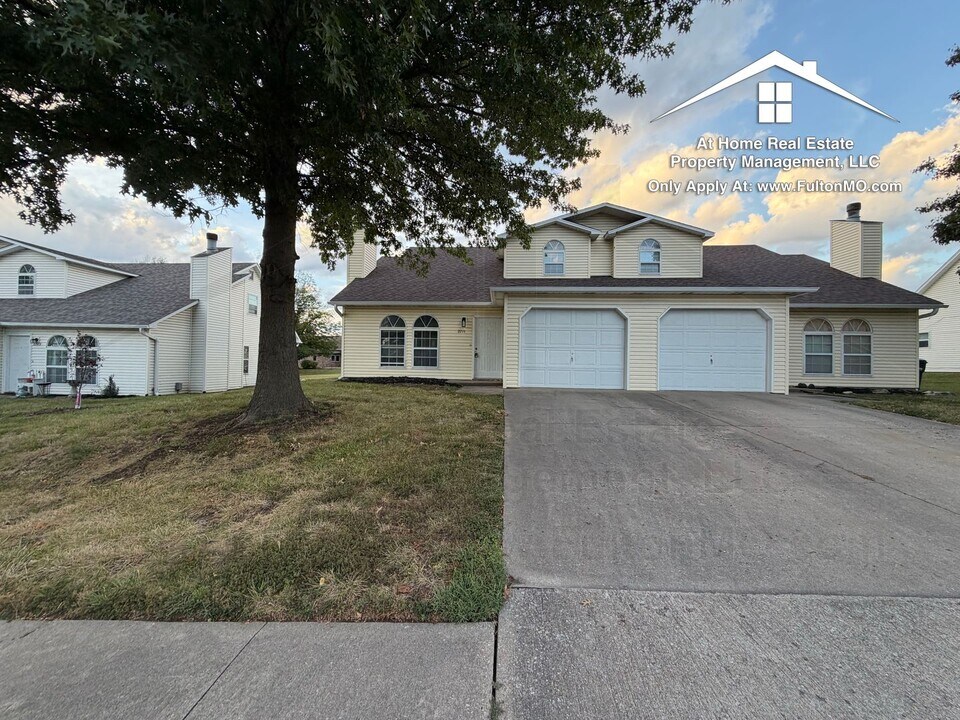 2711 Mayflower Dr in Columbia, MO - Foto de edificio