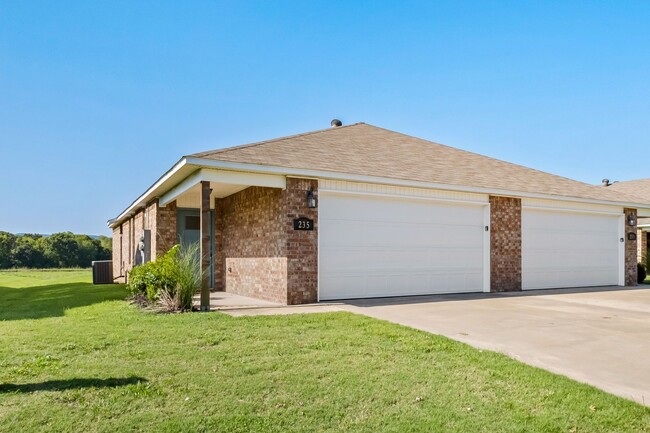 property at 235 E Anabranch Ct