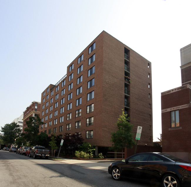 St. Mary's Court in Washington, DC - Foto de edificio - Building Photo