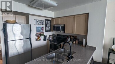 30-2530 Harrison Garden Blvd in Toronto, ON - Building Photo - Building Photo