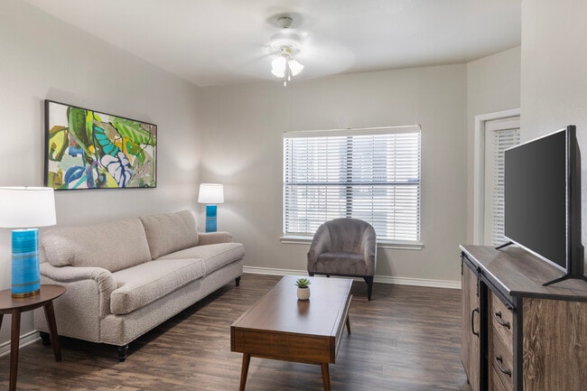 The Homes of Mountain Creek in Grand Prairie, TX - Foto de edificio - Building Photo