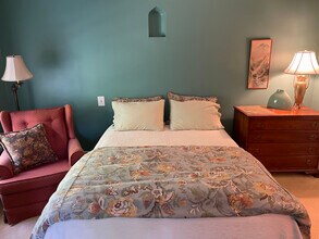 273 Ocean Ave in New London, CT - Building Photo - Building Photo