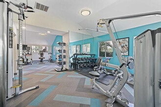 Meadowood in Simi Valley, CA - Foto de edificio - Building Photo
