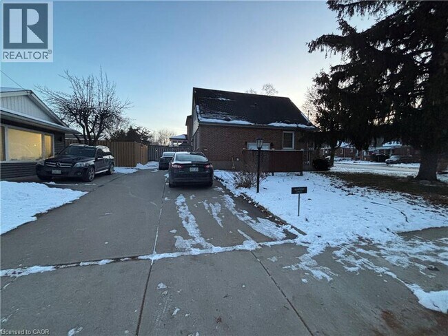 329 Rosedale Ave in Hamilton, ON - Building Photo - Building Photo