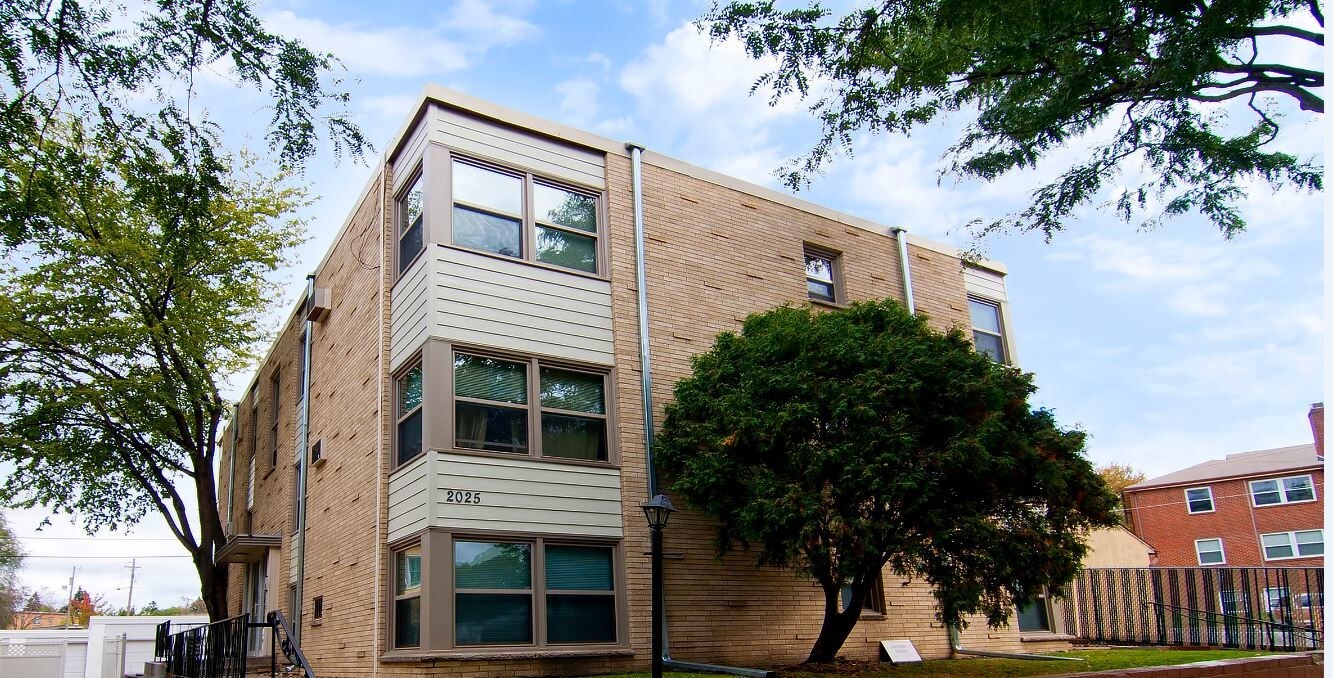 2025 Montreal Ave in St. Paul, MN - Foto de edificio