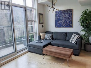 901 Queen St W in Toronto, ON - Building Photo - Building Photo