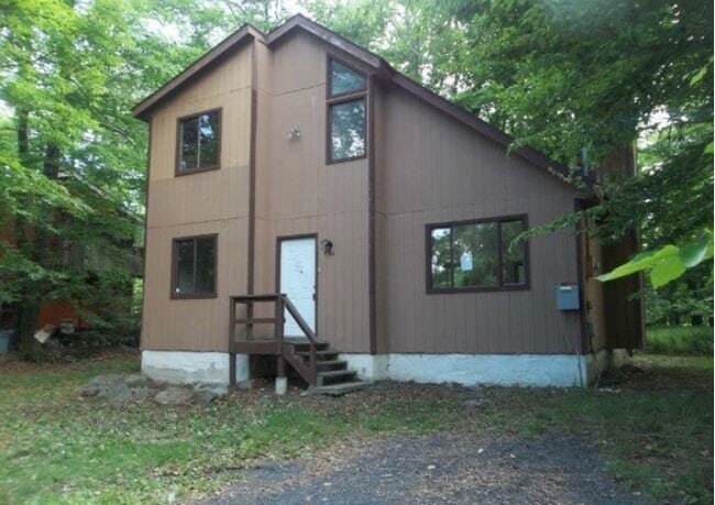9144 Brandywine Dr in Tobyhanna, PA - Building Photo - Building Photo