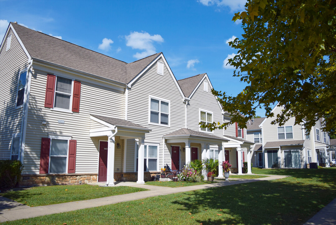 The Willows at Collingwood Park in Farmingdale, NJ - Building Photo