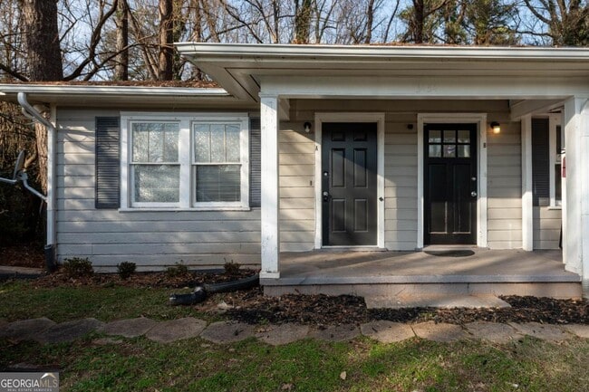 property at 3454 Rockbridge Rd SW